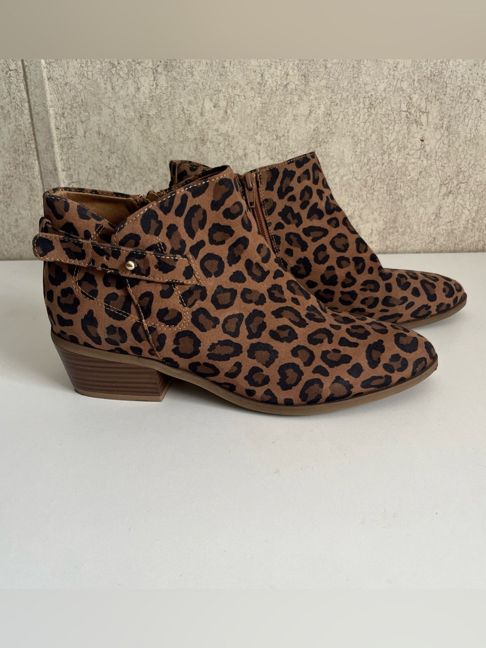 Old Navy Ankle Booties Cheetah Print Boots Low Block Heel Women’s Size 9 EC Boot